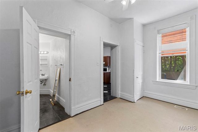 4434 compton, St Louis, MO 63111