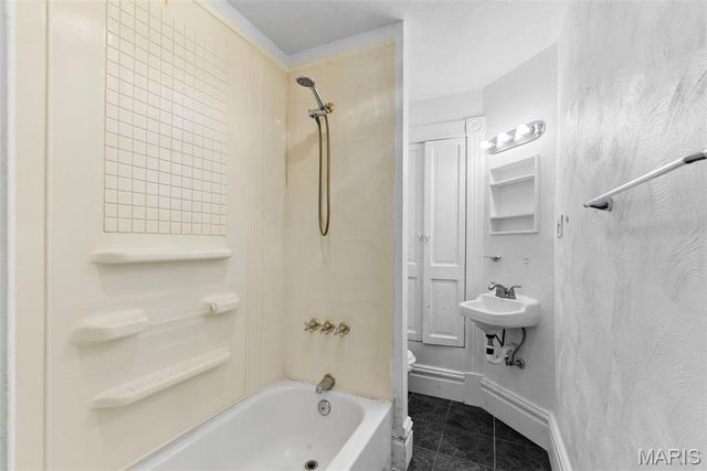 4434 compton, St Louis, MO 63111