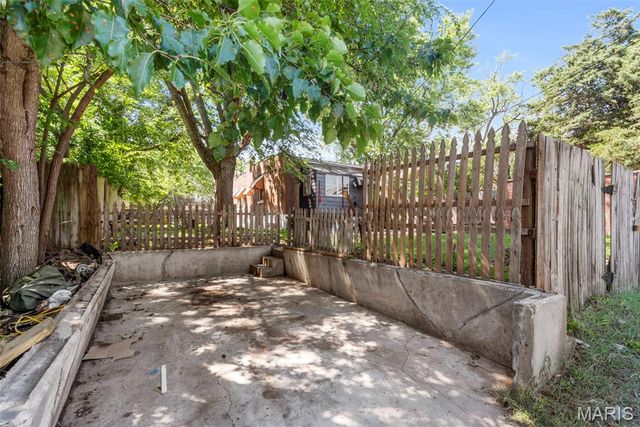 4434 compton, St Louis, MO 63111