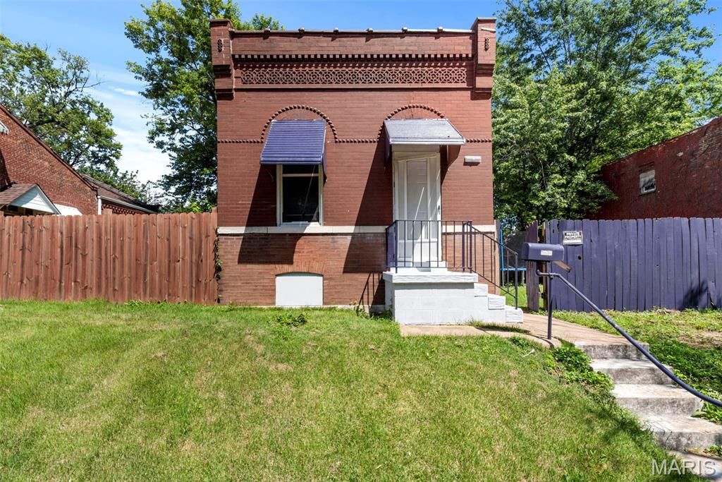 4434 compton, St Louis, MO 63111