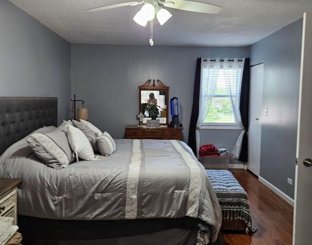 807 Kansas Street, Carol Stream, IL 60188