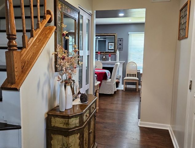 807 Kansas Street, Carol Stream, IL 60188