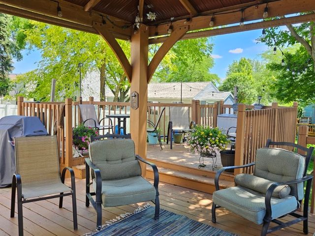 807 Kansas Street, Carol Stream, IL 60188
