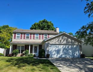 807 Kansas Street, Carol Stream, IL 60188