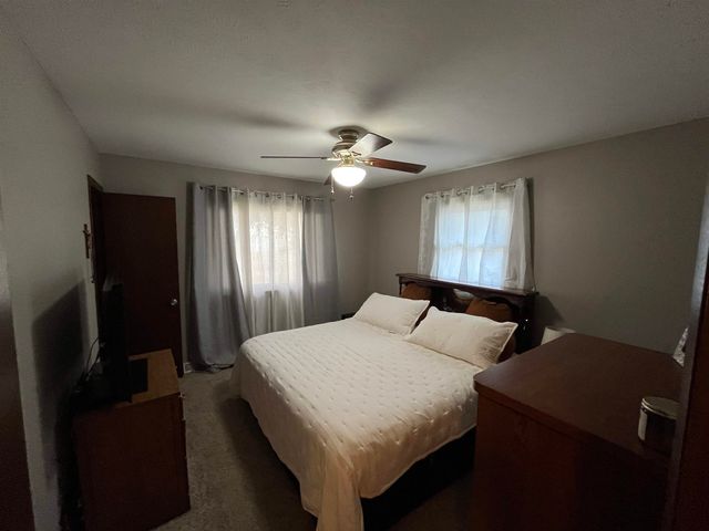 2644 Robin Rd, Salina, KS 67401