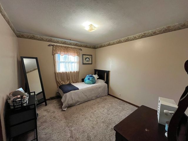 2644 Robin Rd, Salina, KS 67401