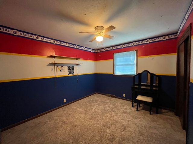 2644 Robin Rd, Salina, KS 67401