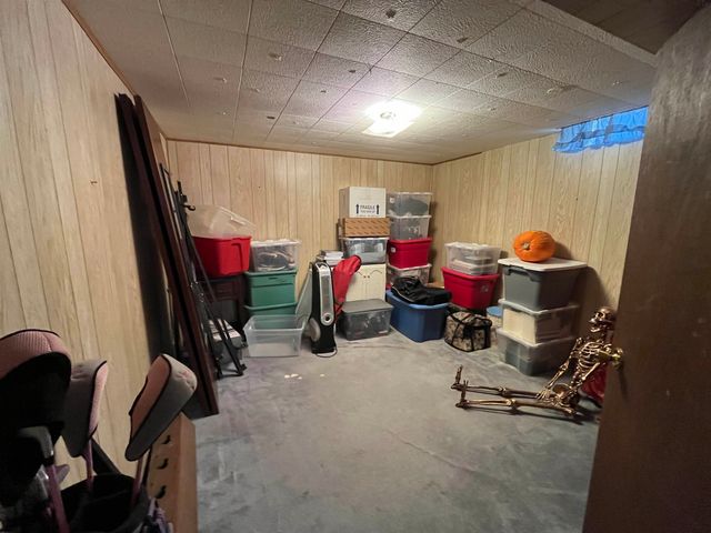 2644 Robin Rd, Salina, KS 67401