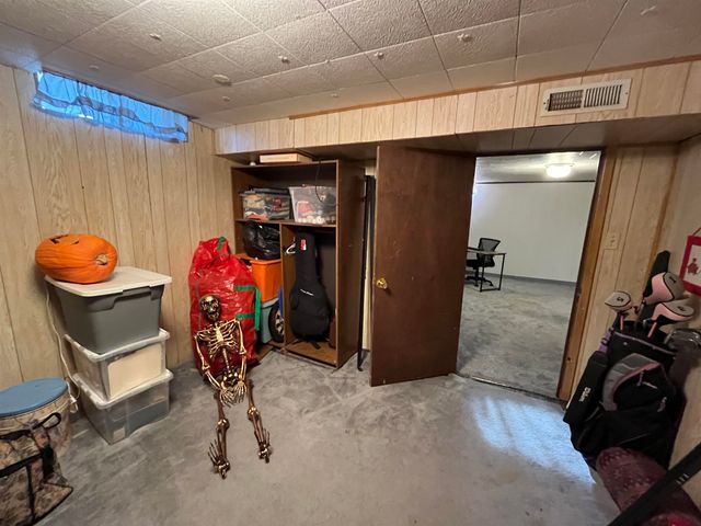 2644 Robin Rd, Salina, KS 67401