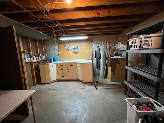 2644 Robin Rd, Salina, KS 67401