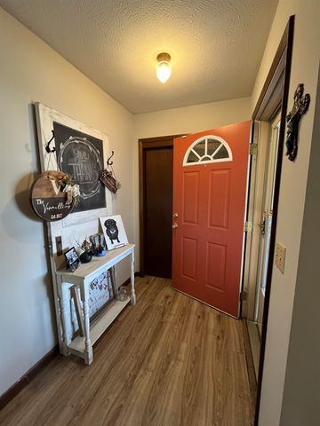 2644 Robin Rd, Salina, KS 67401