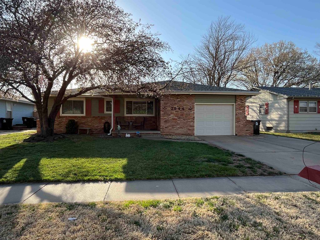 2644 Robin Rd, Salina, KS 67401