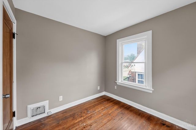 2738 Montana Avenue, Cincinnati, OH 45211