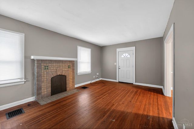 2738 Montana Avenue, Cincinnati, OH 45211