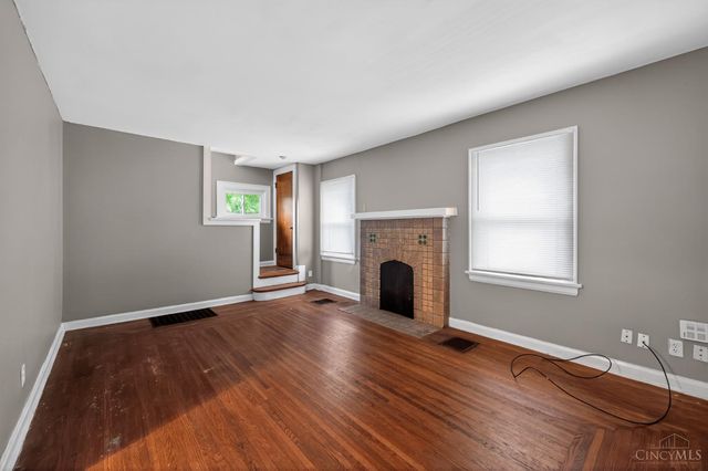 2738 Montana Avenue, Cincinnati, OH 45211