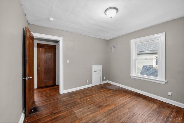 2738 Montana Avenue, Cincinnati, OH 45211