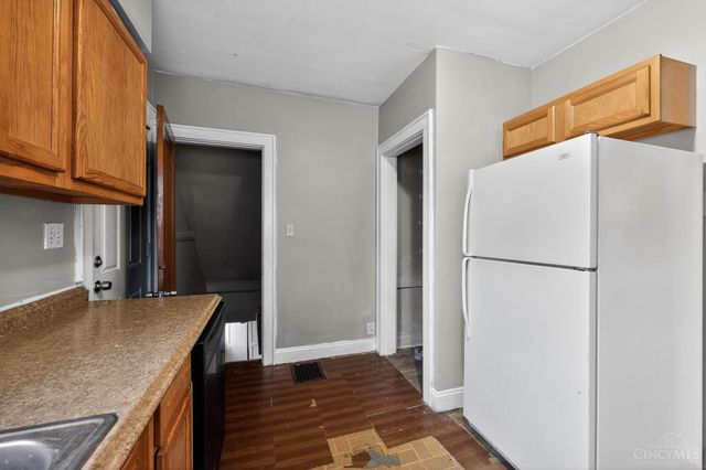 2738 Montana Avenue, Cincinnati, OH 45211