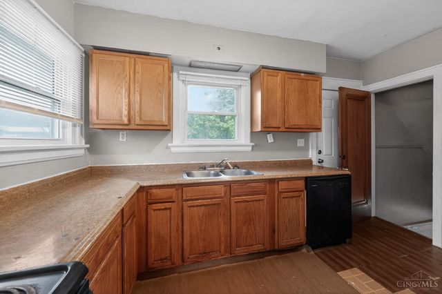 2738 Montana Avenue, Cincinnati, OH 45211