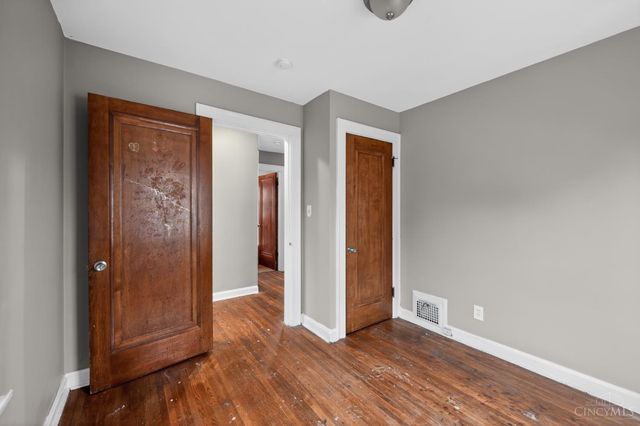 2738 Montana Avenue, Cincinnati, OH 45211
