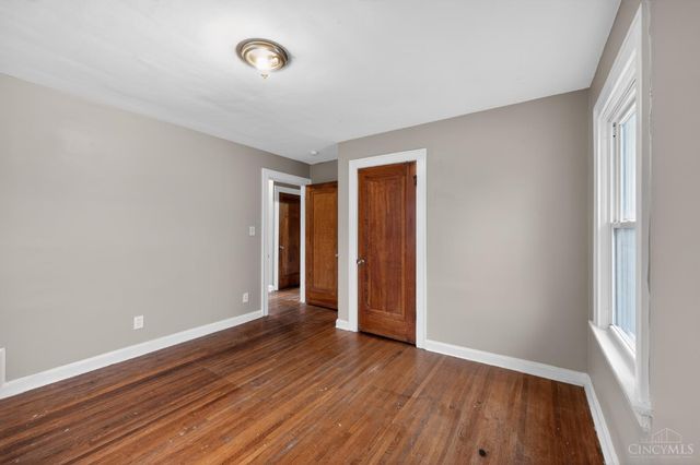 2738 Montana Avenue, Cincinnati, OH 45211