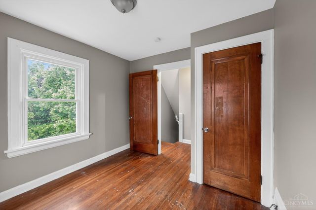 2738 Montana Avenue, Cincinnati, OH 45211