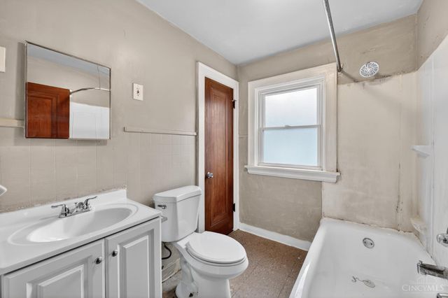 2738 Montana Avenue, Cincinnati, OH 45211