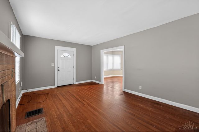 2738 Montana Avenue, Cincinnati, OH 45211