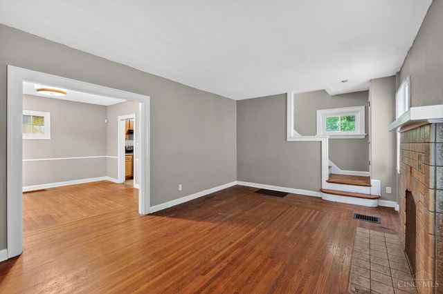 2738 Montana Avenue, Cincinnati, OH 45211