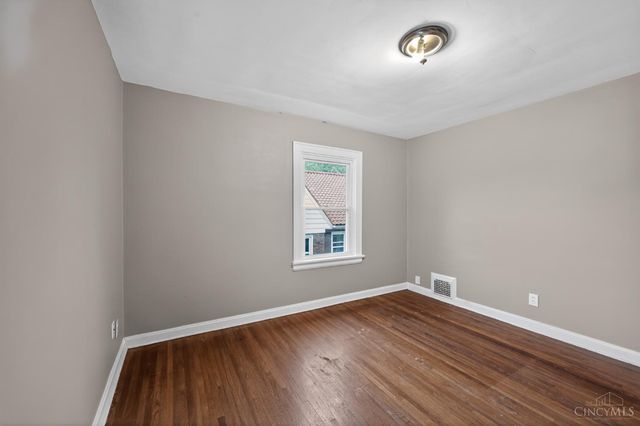 2738 Montana Avenue, Cincinnati, OH 45211