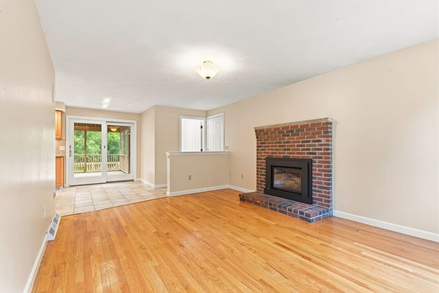 10 Strawstone Ln, Norton, MA 02766