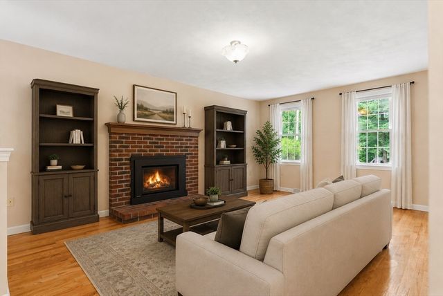10 Strawstone Ln, Norton, MA 02766