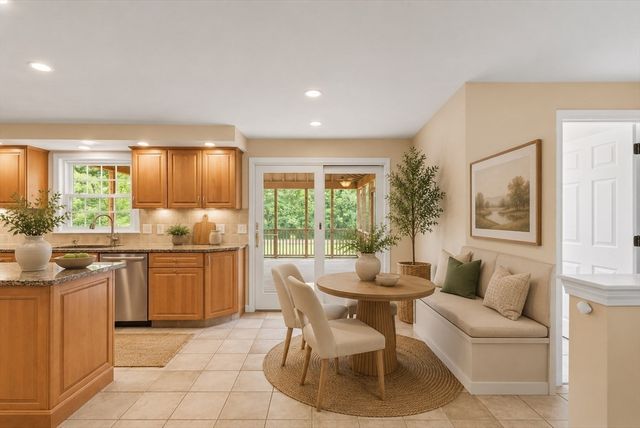 10 Strawstone Ln, Norton, MA 02766