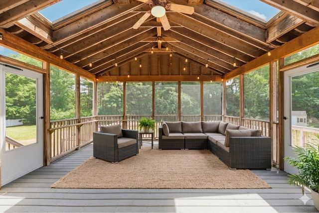 10 Strawstone Ln, Norton, MA 02766