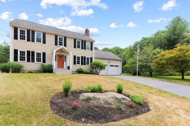 10 Strawstone Ln, Norton, MA 02766