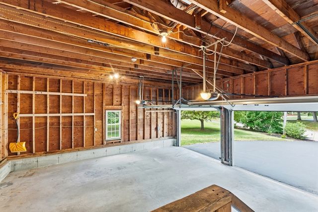 10 Strawstone Ln, Norton, MA 02766