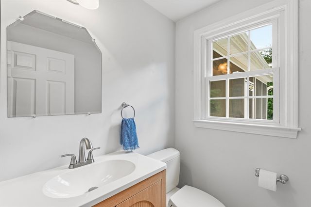 10 Strawstone Ln, Norton, MA 02766