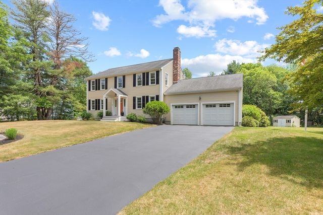 10 Strawstone Ln, Norton, MA 02766