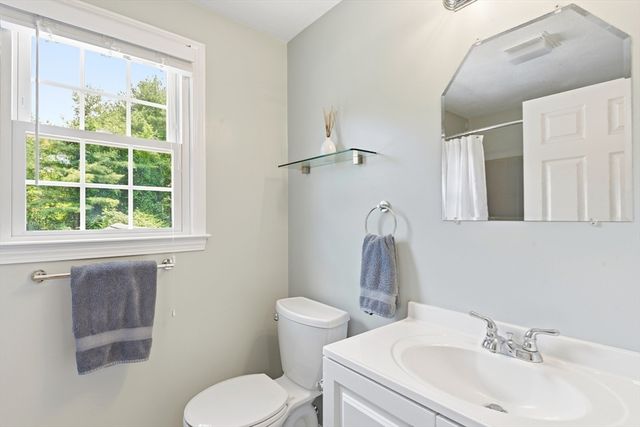 10 Strawstone Ln, Norton, MA 02766