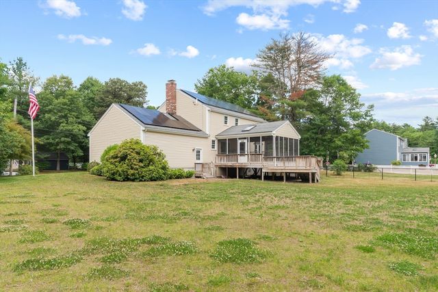 10 Strawstone Ln, Norton, MA 02766