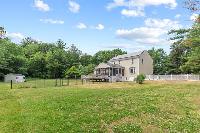 10 Strawstone Ln, Norton, MA 02766