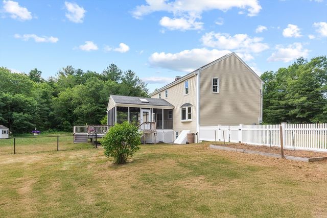 10 Strawstone Ln, Norton, MA 02766