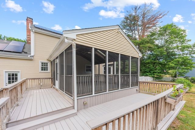 10 Strawstone Ln, Norton, MA 02766