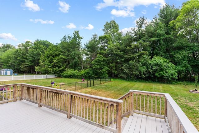 10 Strawstone Ln, Norton, MA 02766