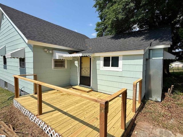 8 Brock Lane, Pelzer, SC 29669