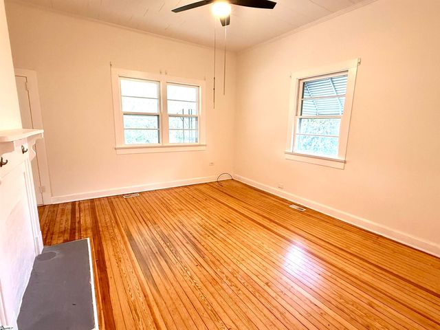 8 Brock Lane, Pelzer, SC 29669