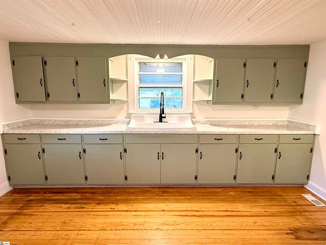 8 Brock Lane, Pelzer, SC 29669