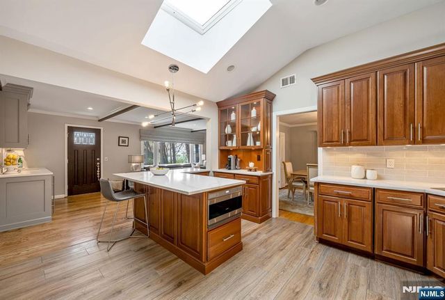 755 Neill Court, Oradell, NJ 07649