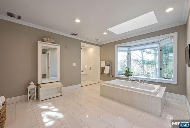 755 Neill Court, Oradell, NJ 07649