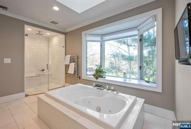 755 Neill Court, Oradell, NJ 07649