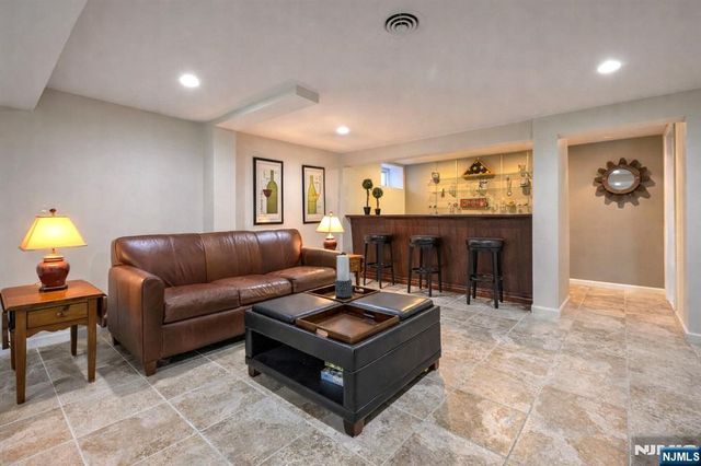 755 Neill Court, Oradell, NJ 07649